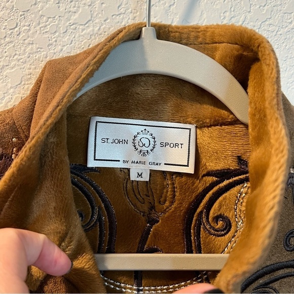 Women’s St. John Sport brown western style faux suede floral embroidered jacket - Picture 4 of 11